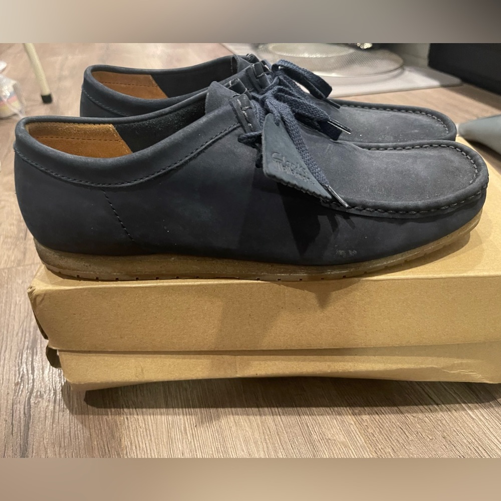 Clarks Wallabees Men’s shoes. (Size 11.5)  *Like New*